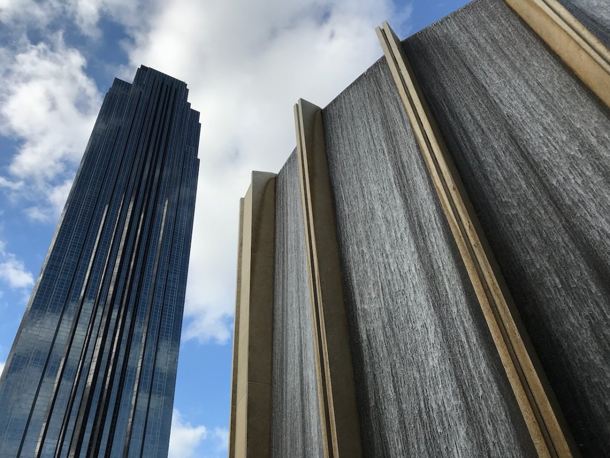 Gerald D. Hines Waterwall Park em Houston, Texas, Estados Unidos