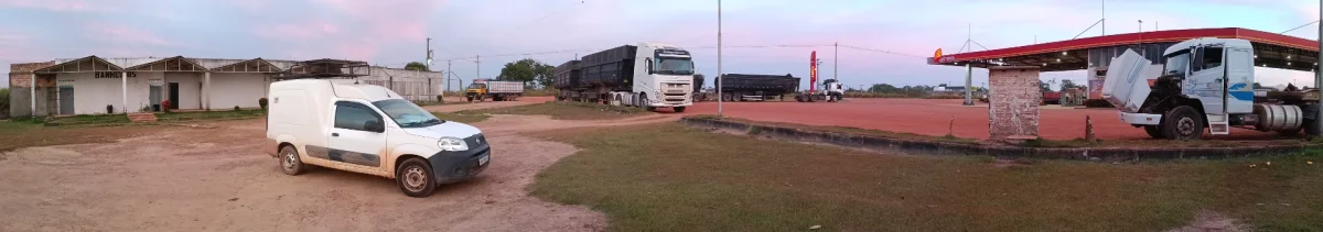 Estacionamento do posto Atem em Roraima, Brasil