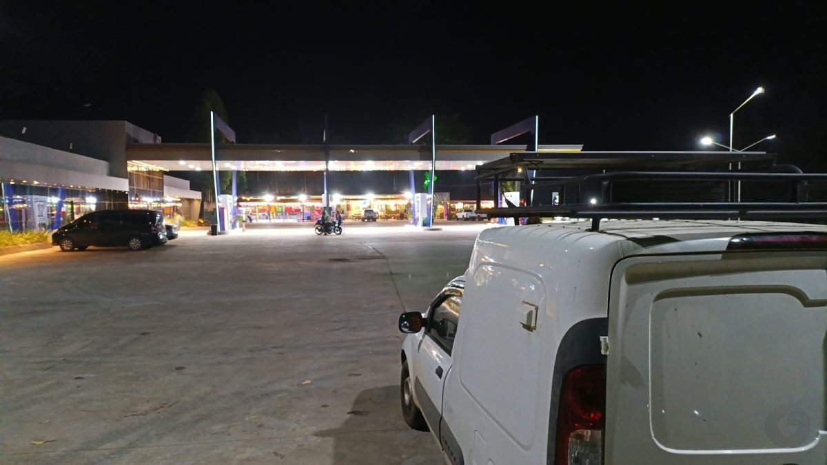 Auto Posto Pérola do Tapajós - Estacionamento — foto de viajante