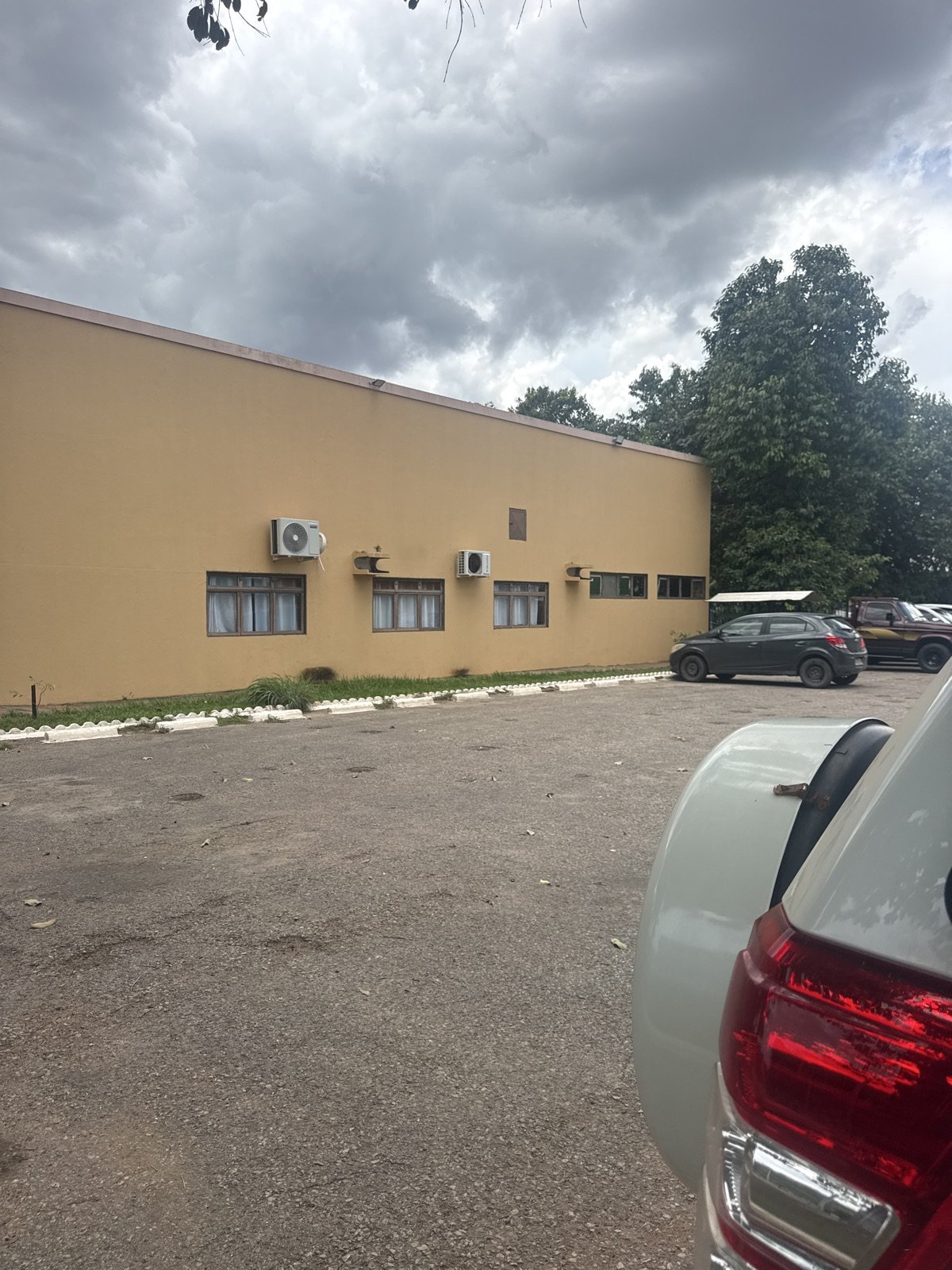 Estacionamento do centro cultural em Porangatu, Goiás, Brasil